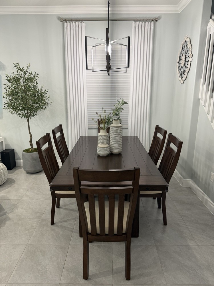 Dining Room Set – Excellent Condition