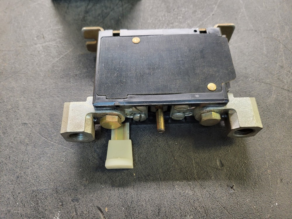 Allen Bradley 815-D0V4 Overload Relay Panel.