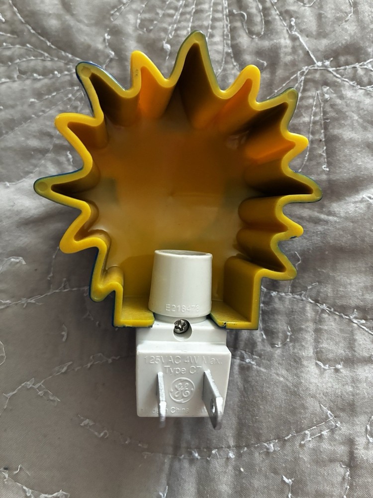 Vintage Celestial Sun Face Whimsical Nightlight Untested