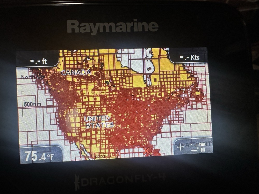 Raymarine DRAGONFLY 4 Pro GPS Chart Plotter / Fishfinder Display w/ Maps Card
