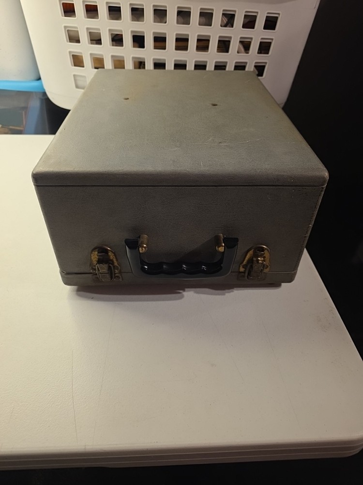 Webster Chicago 228-1 Electric Wire Memory Recorder w/ 1 Mic Powers On & Runs