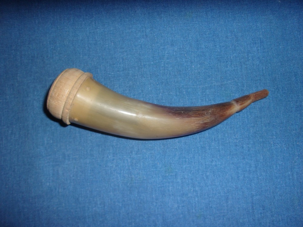 NICE ANTIQUE SMALL BLACK POWDER MUZZLELOADER HORN