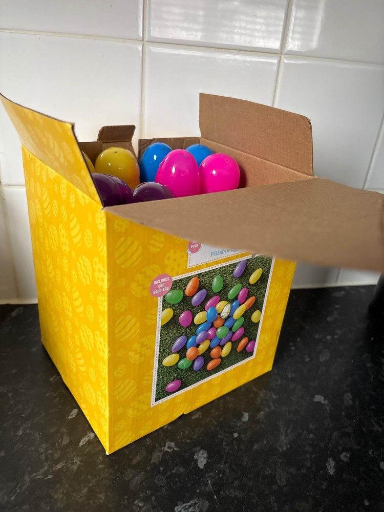 2 X HOBBYCRAFT 100 PACK REFILLABLE EGGS(INCLUDE 1 GOLD EGG) EASTER EGG HUNT