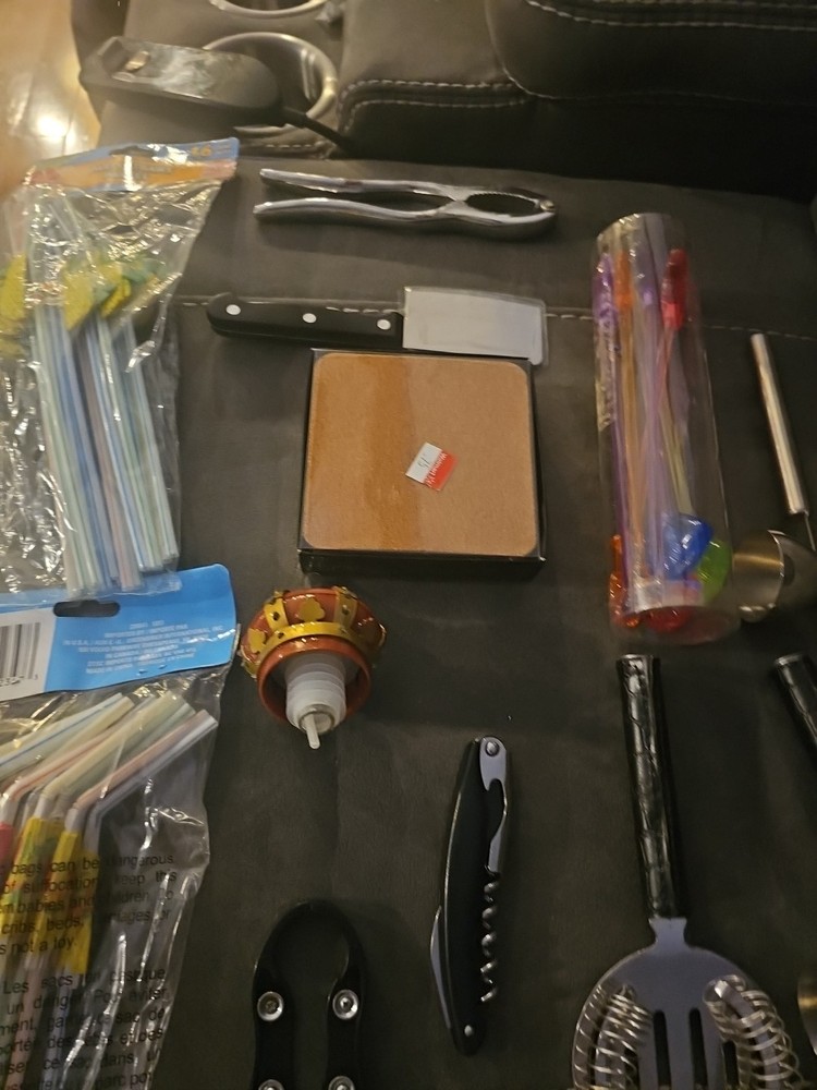 Bar & Wine Lot With 12 Items