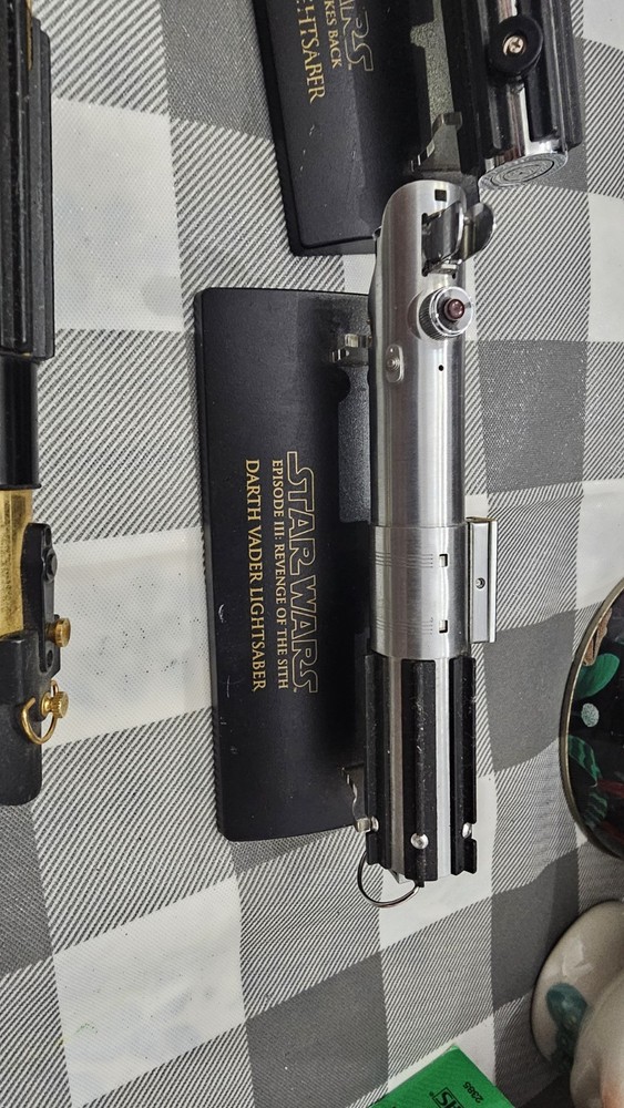2005 star wars lightsaber master replicas .45 Scale