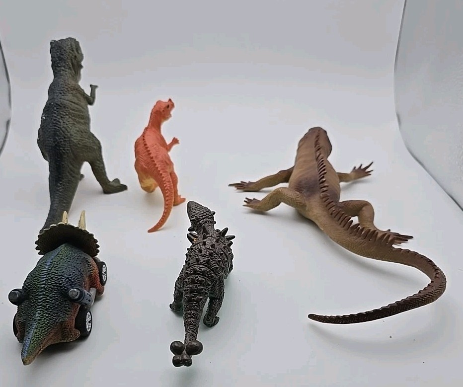 5 Random Dinosaur Toys 4"