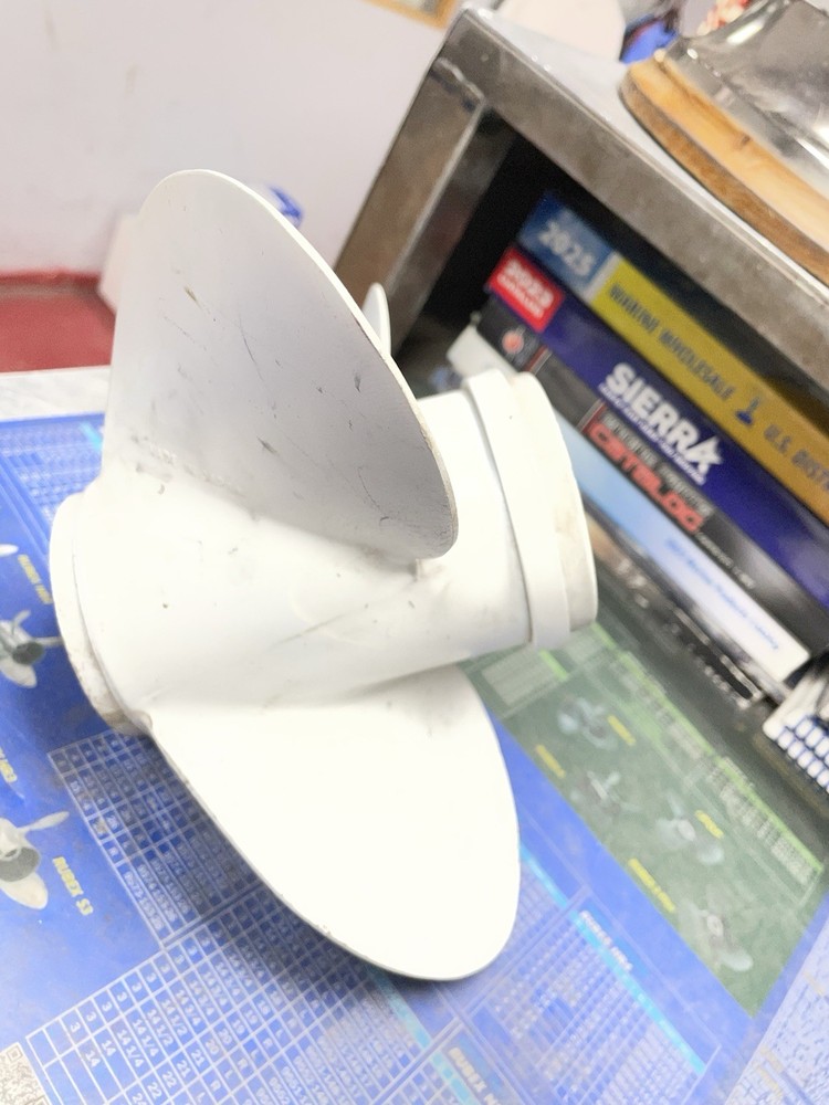 Suzuki S1500 Propeller
