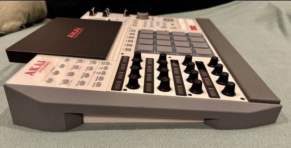 Akai MPC X-SE Professional Sampling Workstation