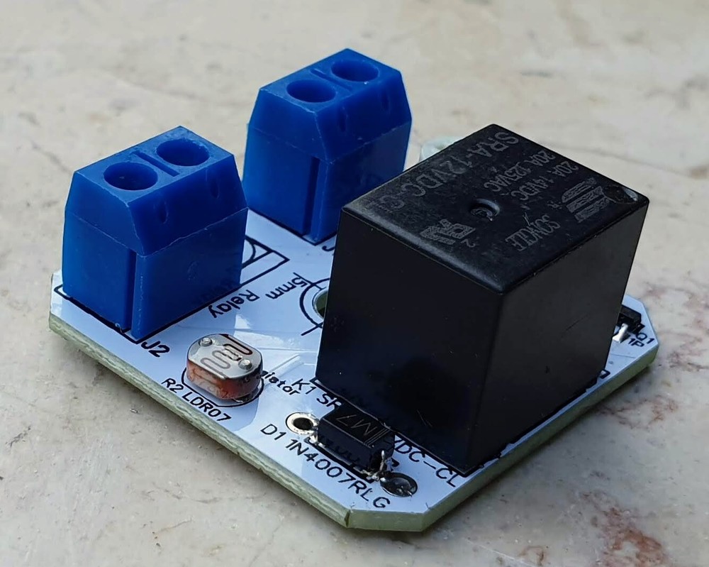 12VDC Dark Light Relay Sensor Electronic DIY Board Solar Panel Sun Axis Tracking