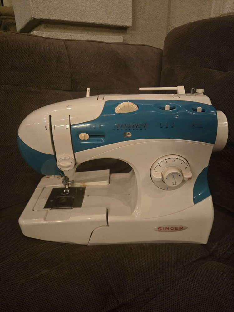 Singer sewing machine 6308