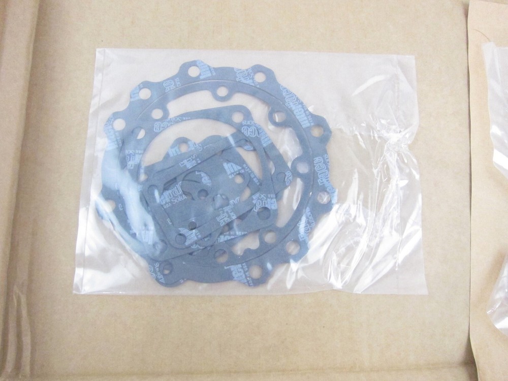 NEW 3D85 Full Gasket Set For Kubota D1402 Engine