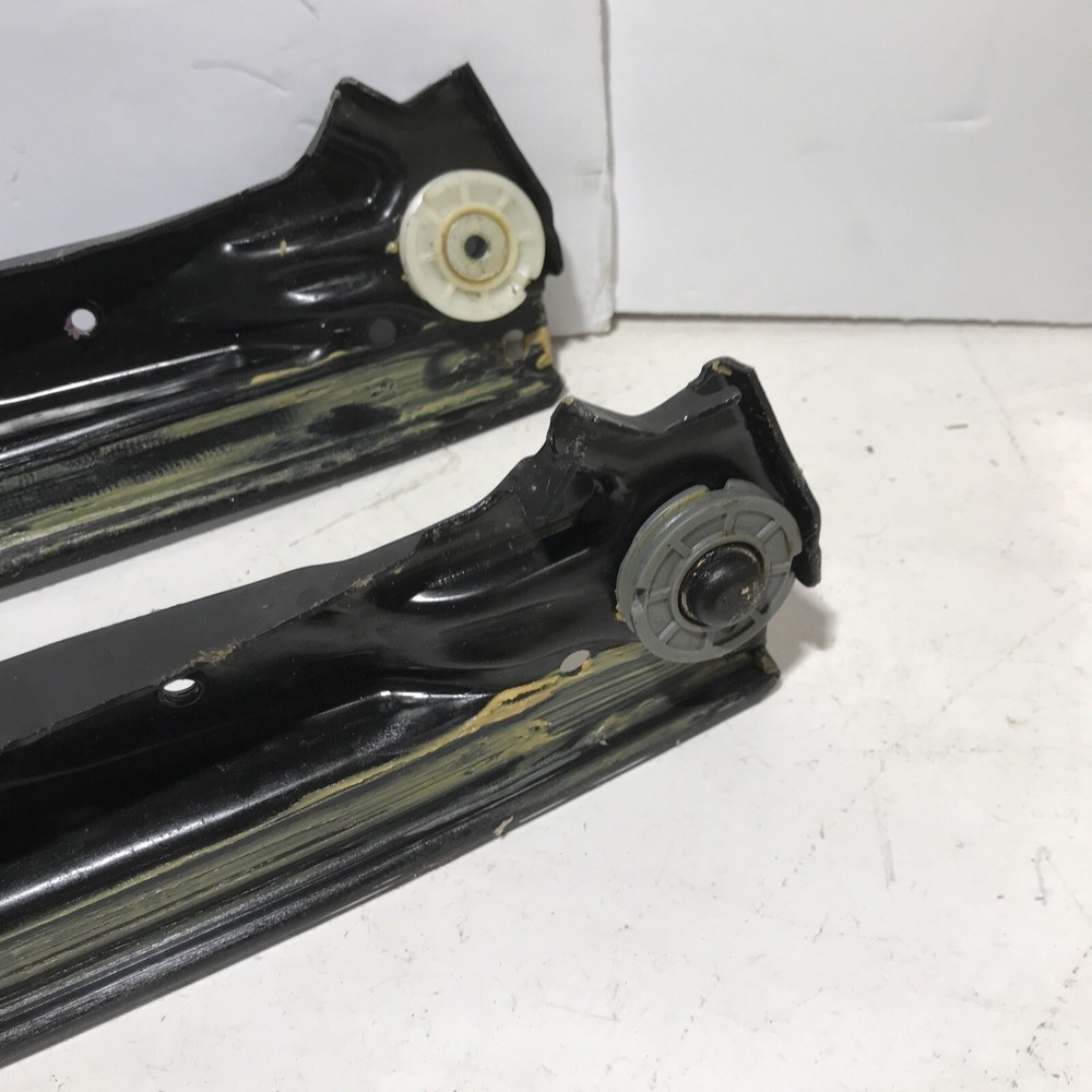 08-20 Dodge Chrysler Minivan Front LH Window Guides and Regulator Bracket