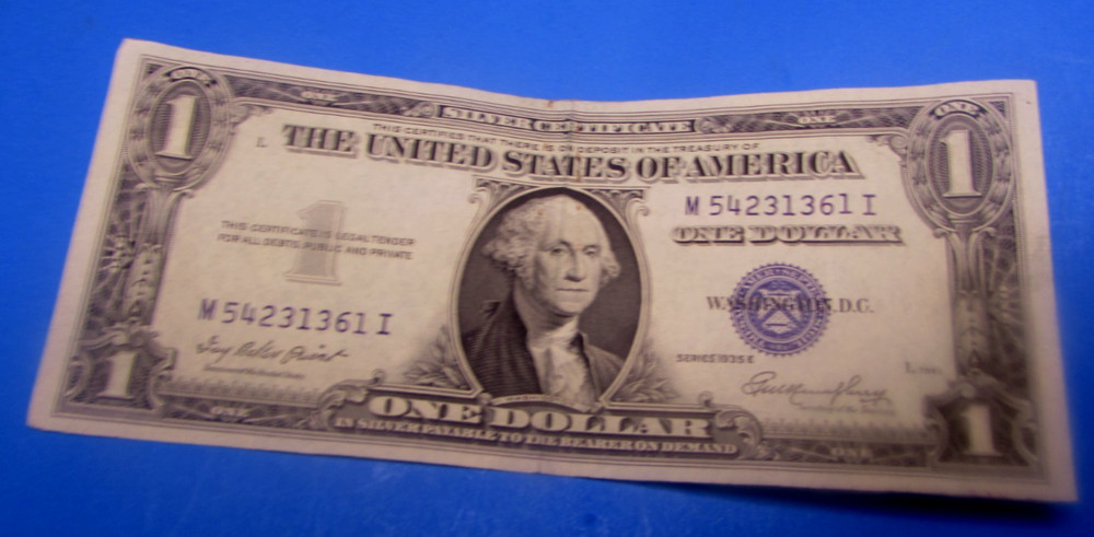 1935E -  SILVER CERTIFICATE - CIRCULATED