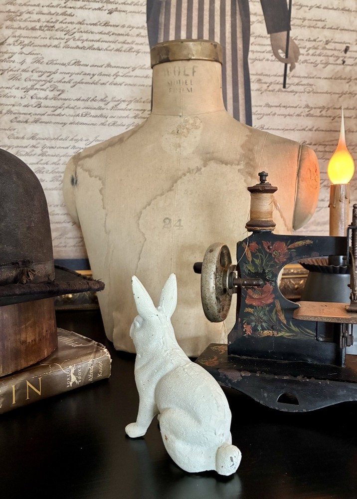 Rabbit / Cast Iron Bunny Figure