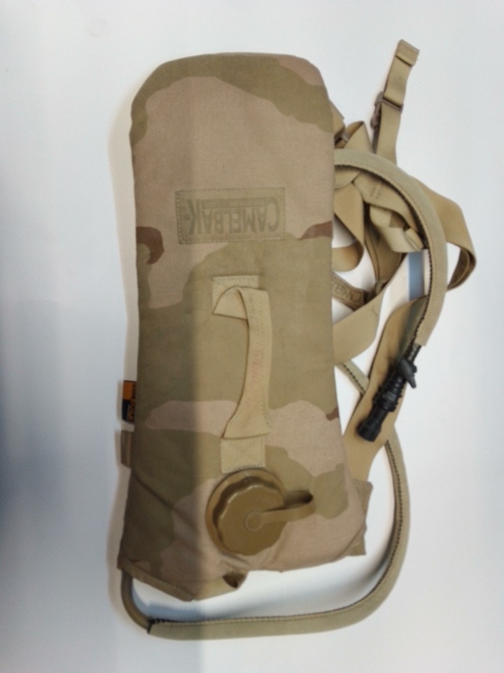 GENUINE CAMELBAK MAXIMUM GEAR HYDRATION SYSTEM. DESERT CAMO