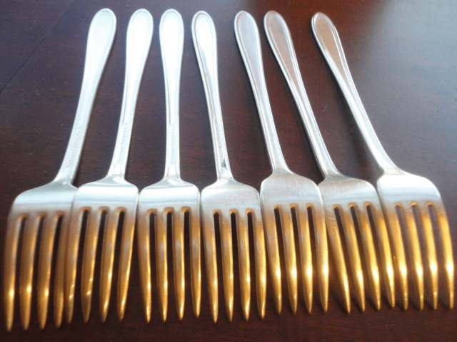 ROSE & LEAF # 1937 SILVERPLATE NATIONAL SILVER CO FLATWARE GRILLE FORK 7-3/4"L