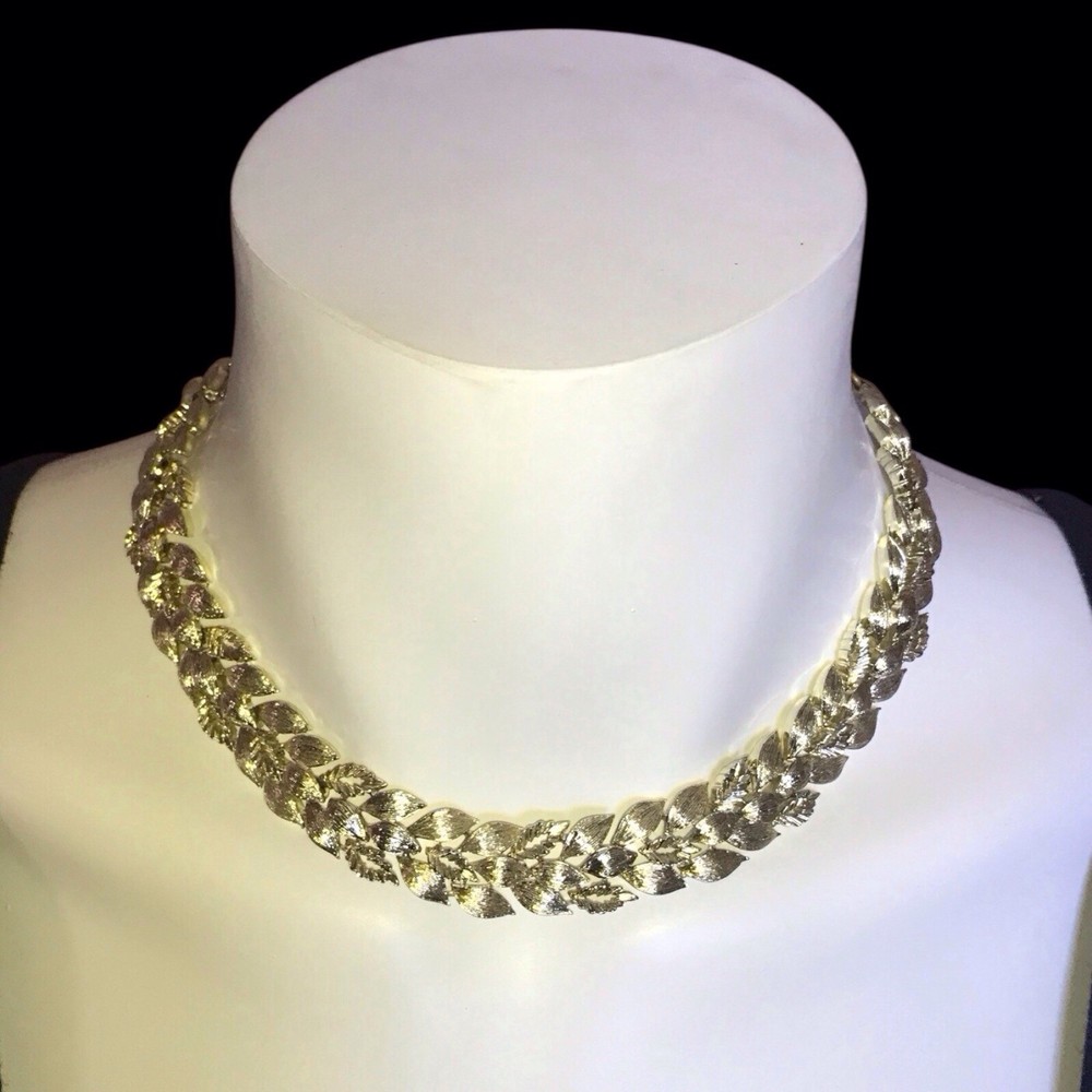 Vintage Elegance Lisner Necklace