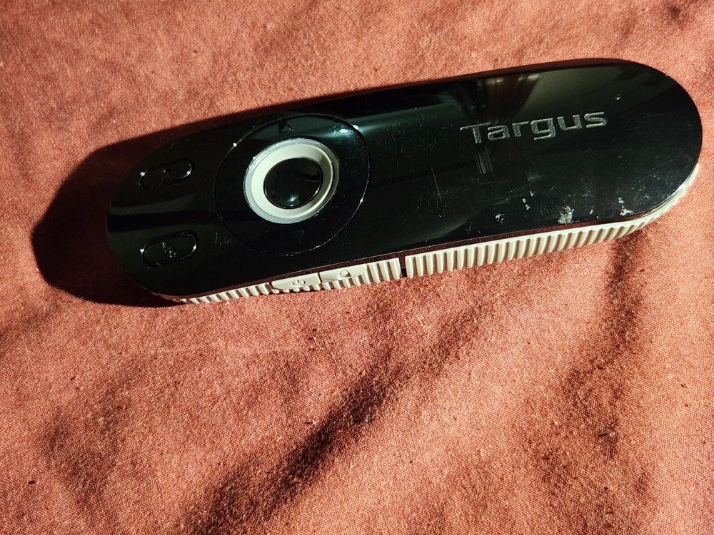 Targus Presentation Laser Pointer /remote clicker AMP13US with mini USB receiver