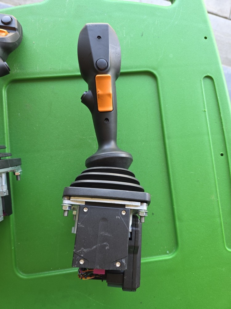 AT539205: Steering Joystick Electrohydraulic Controller