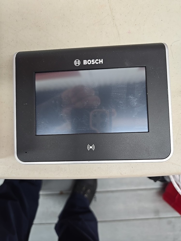 BOSCH B3512 COMPLETE KIT WITH A B440 CELLULARMODULE ,TRANSFORMER,KEYPAD, ANTENNA