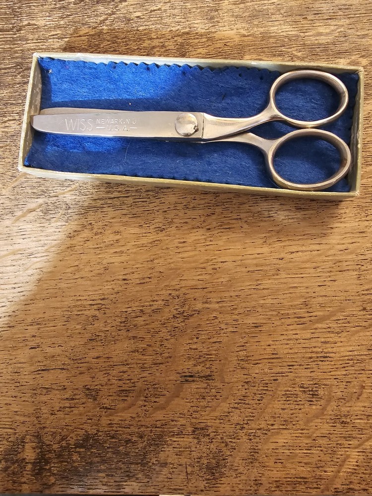 Vintage WISS Junior Pinker Model D With Original Box (Bin3)