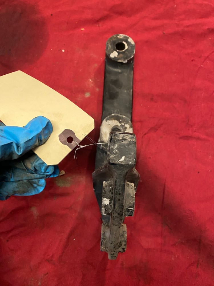 PACCAR MOUNT BRACKET SUPPORT M11 1959 003