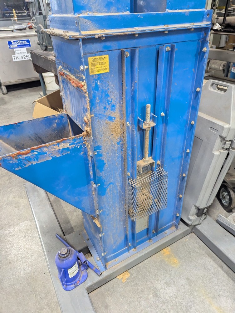 BUCKET ELEVATOR - 24' Universal Industries