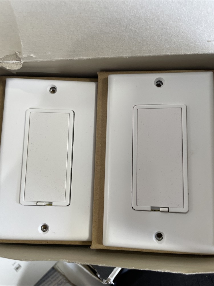 Leviton Decora 6607-AW White  Frame & Wall plate White  Touch Plate