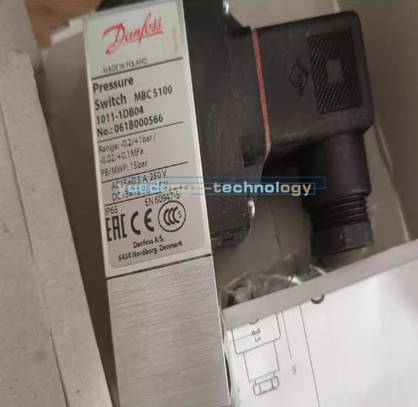 One New Danfoss 061B000566 pressure switch