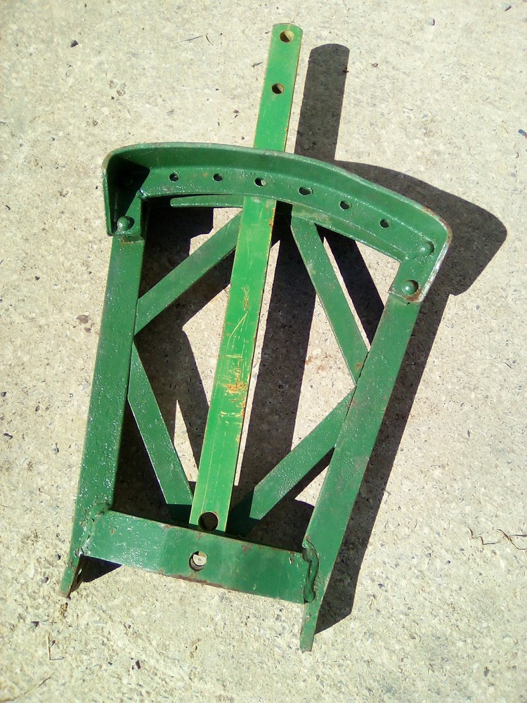 Oliver 550 Tractor Hitch