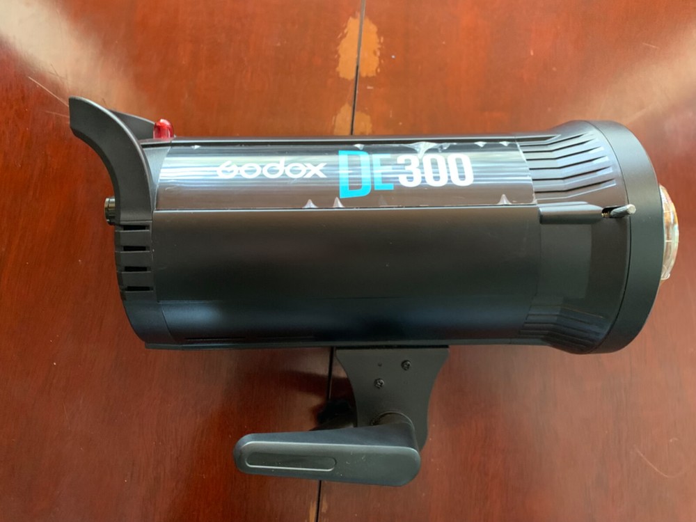godox de300 studio flash