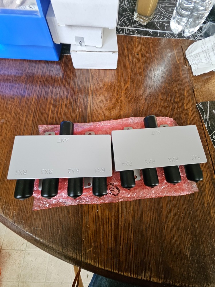 (22P) 1X4 GPS SPLITER