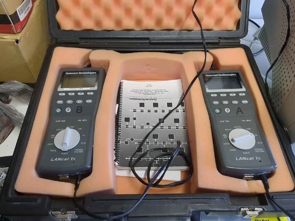 Datacom Technologies LANcat V Series Cat 5 Cable Tester Manual Case Powers On