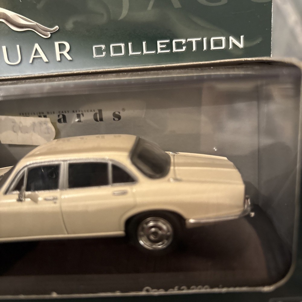 VANGUARDS VA08801 DAIMLER.(white)