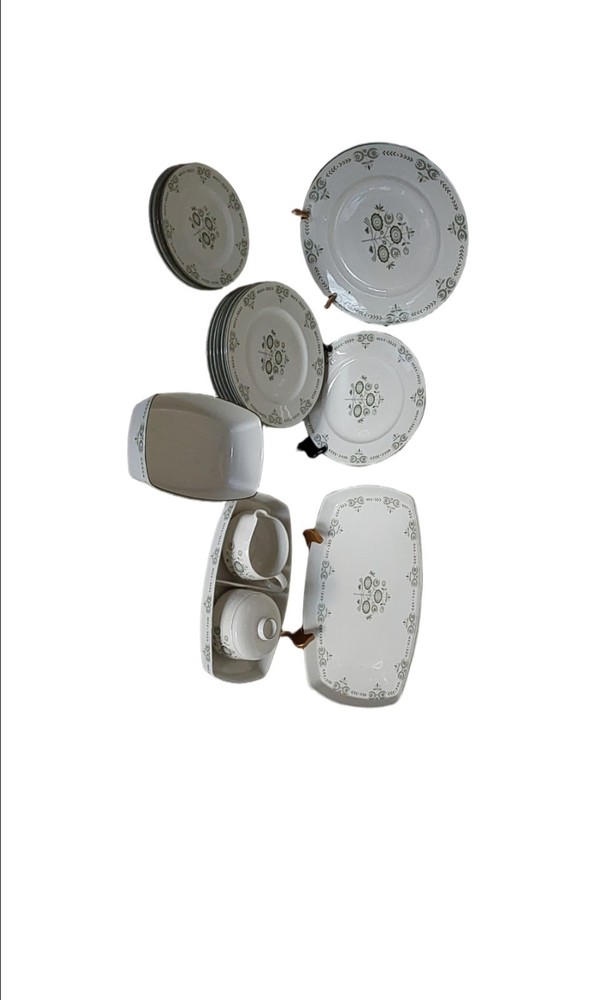 Franciscan Heritage Pattern Dinnerware 18 Pieces Set Green Ivory Floral...