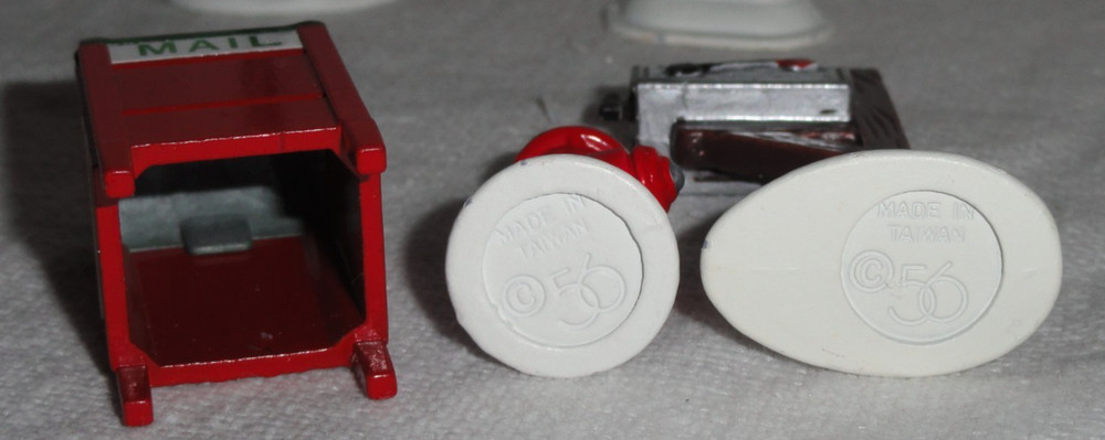 6 pc Dept 56 Accessories ~ 3 Mail Boxes on Post ~ Mail Box ~ Fire Hydrants
