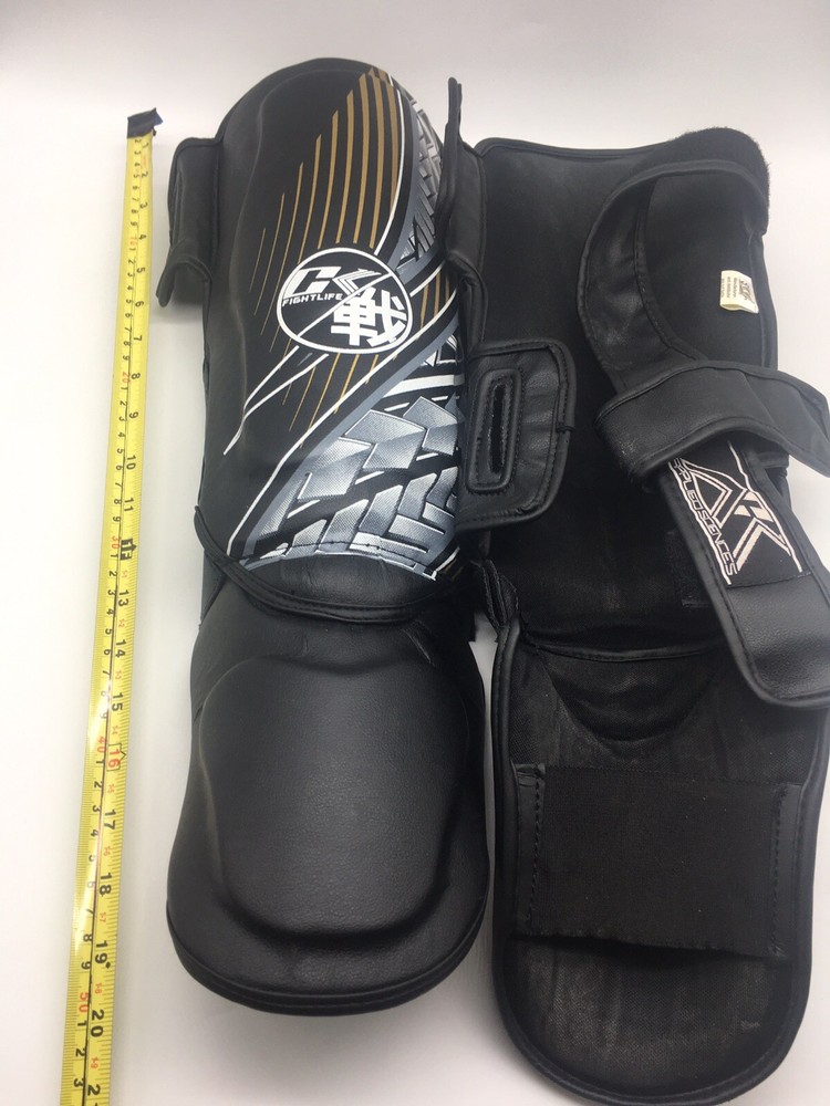 Muay thai shin guards small Used Good Condition