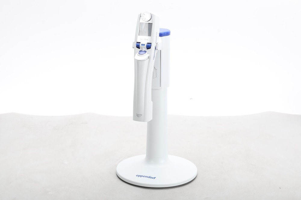 Eppendorf Repeater E3 1uL-50mL Electronic Pipette Repeater With Charging Stand