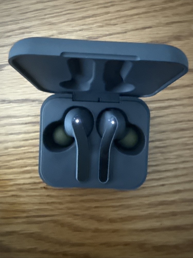 Hyphen Bluetooth Wireless Earbuds with Charging Case. Left Earbud Not Charging.