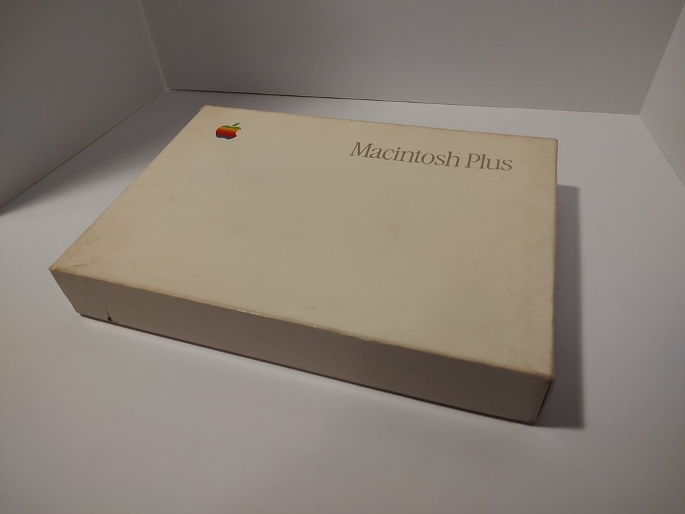 Macintosh Plus User Guide & Macintosh Reference System 7