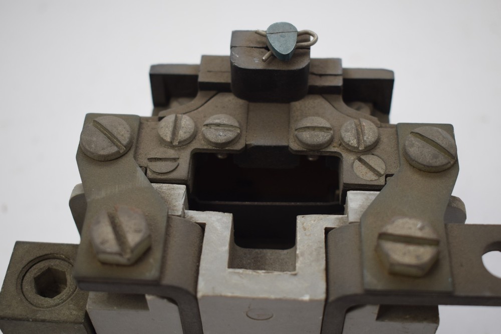 F9110Y Circuit Breaker Disconnect Switch Relay