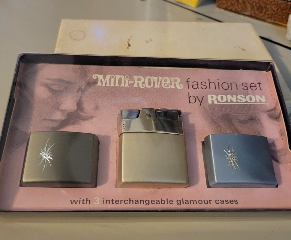 Vintage RONSON MINI-ROVER FASHION SET LIGHTER (working)
