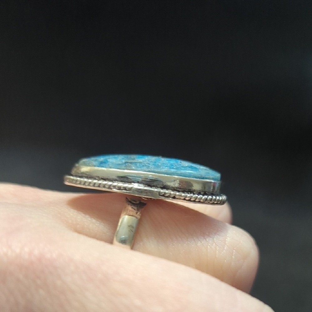 Silver Plated Bright Blue Apatite Gemstone Oval Statement Ring - Size 8.5