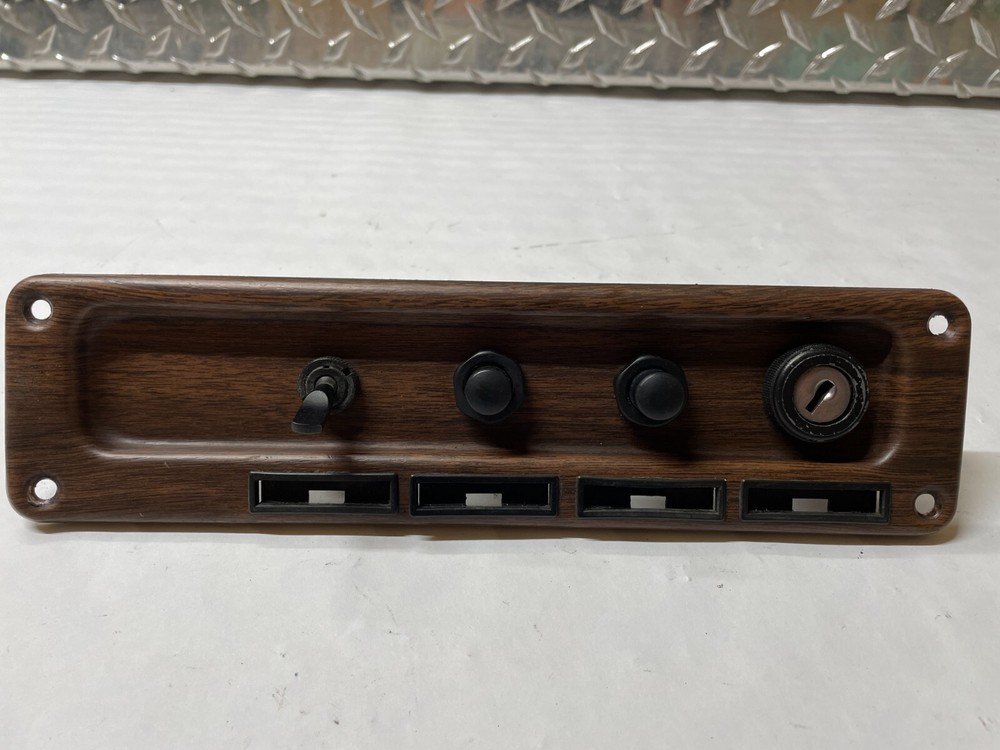 FREIGHTLINER CLASSIC XL SWITCH PANEL - DASH PANEL - Used   7495