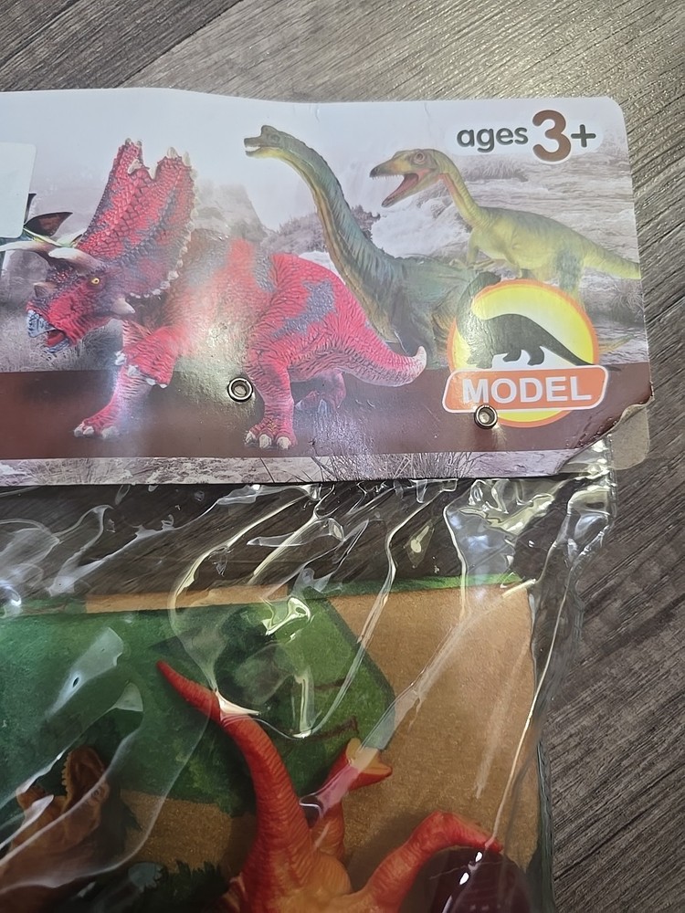 Dinosaur 24 piece play set with activity mat