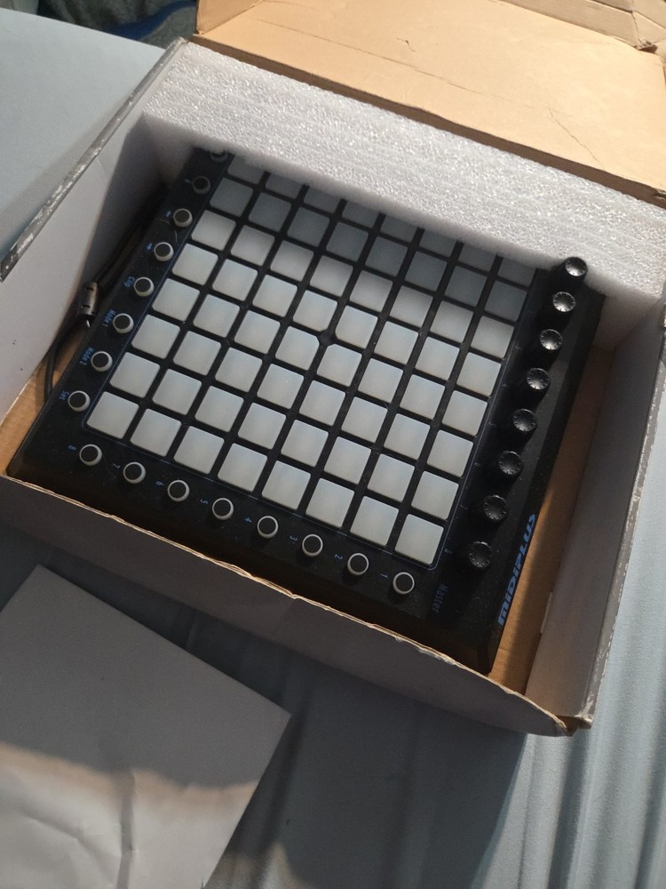 MidiPLUS SmartPAD MIDI 64-Key Controller & USB Cable MULTI-COLOR BACKLIGHT