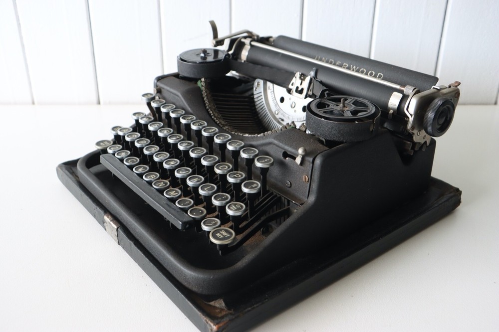 Antique Underwood Portable Typewriter - Excellent Working Condition!