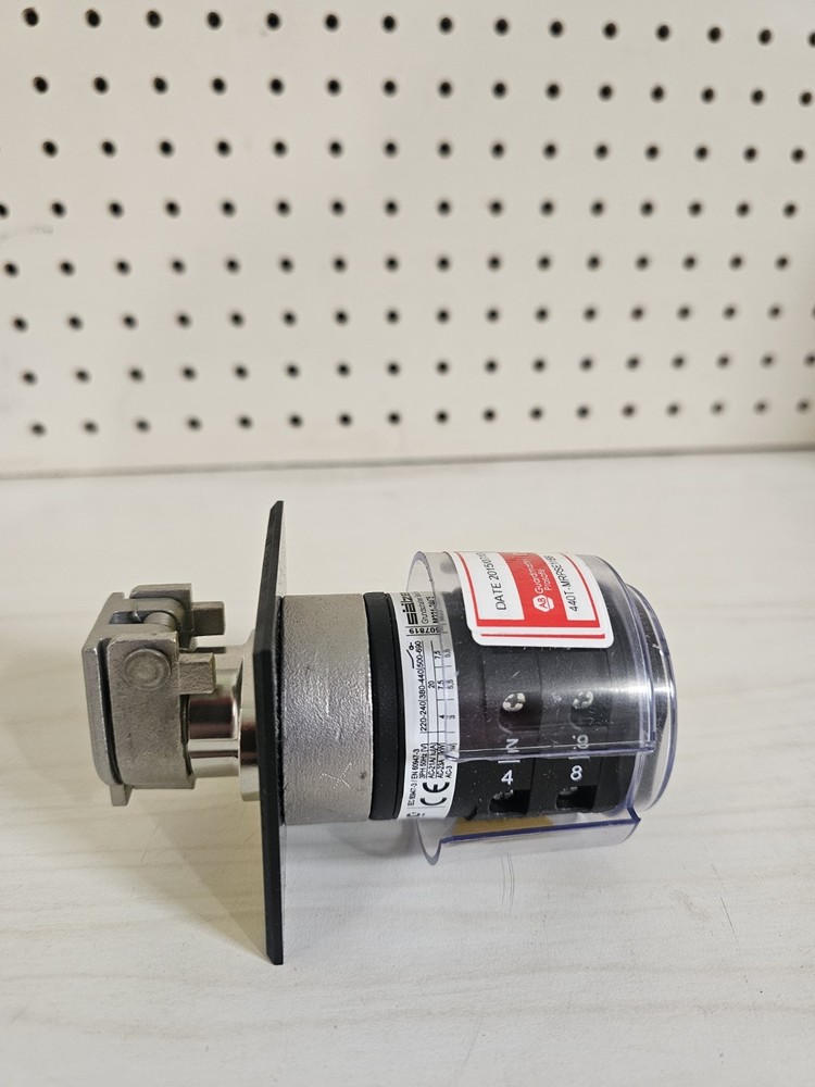 Allen-Bradley Prosafe Rotary Key Switch-Panel Mounted Cat #: 440T-MRPSE11BB