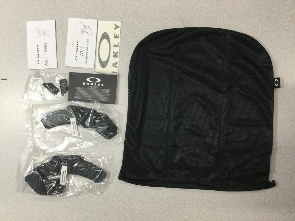 Oakley ARC5 PRO Blackout Ski Helmet M