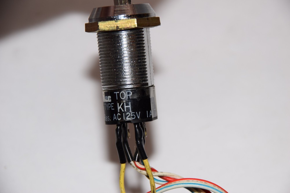 IDEC TYPE KH 125Vac 1A Key Switch